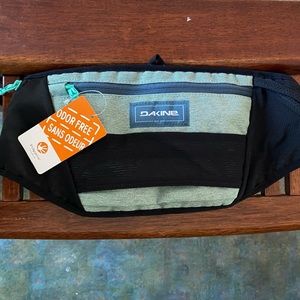 Dakine Hot Laps Stealth Fanny Pack